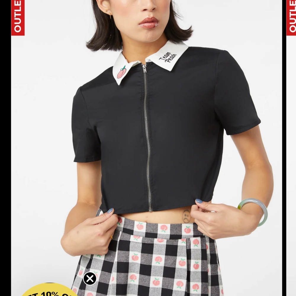 Dangerfield Black Cropped Team Peach Top with White Embroidered Collar